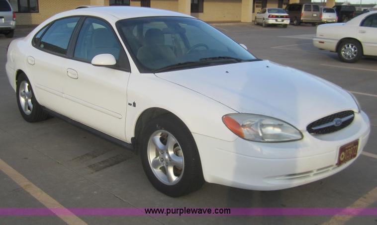 image for item B5593 2000 Ford Taurus SE