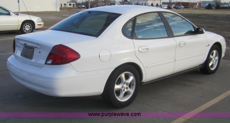 image for item B5593 2000 Ford Taurus SE