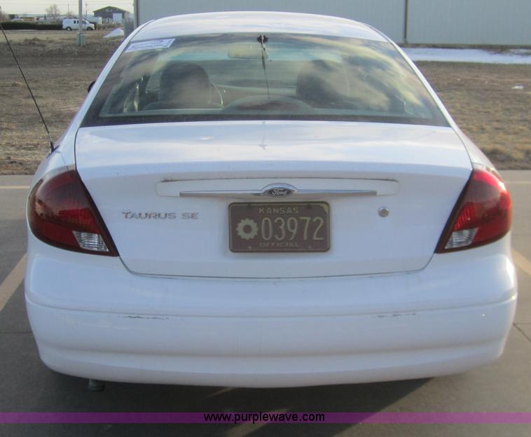 image for item B5593 2000 Ford Taurus SE