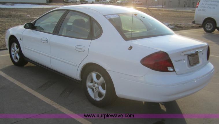 image for item B5593 2000 Ford Taurus SE