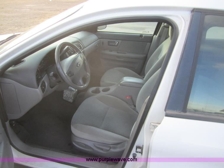 image for item B5593 2000 Ford Taurus SE
