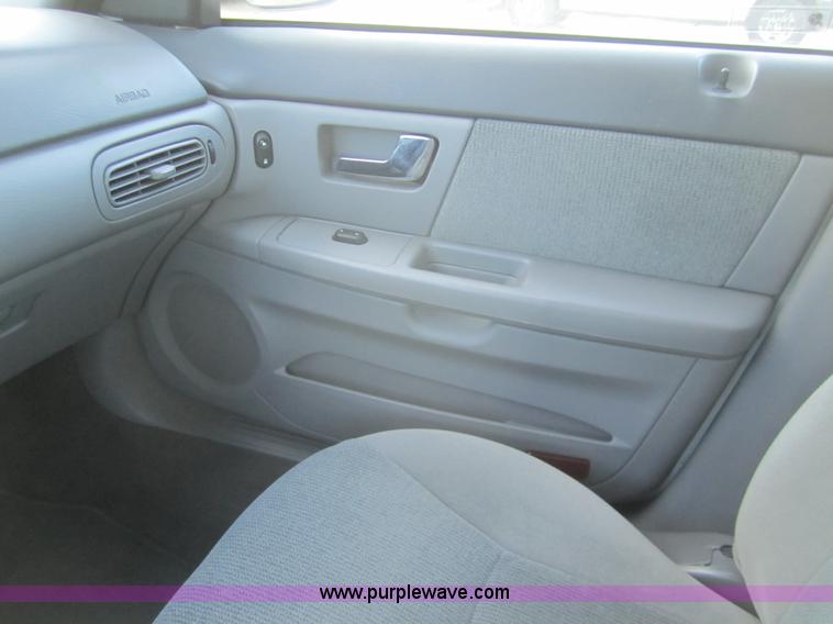 image for item B5593 2000 Ford Taurus SE