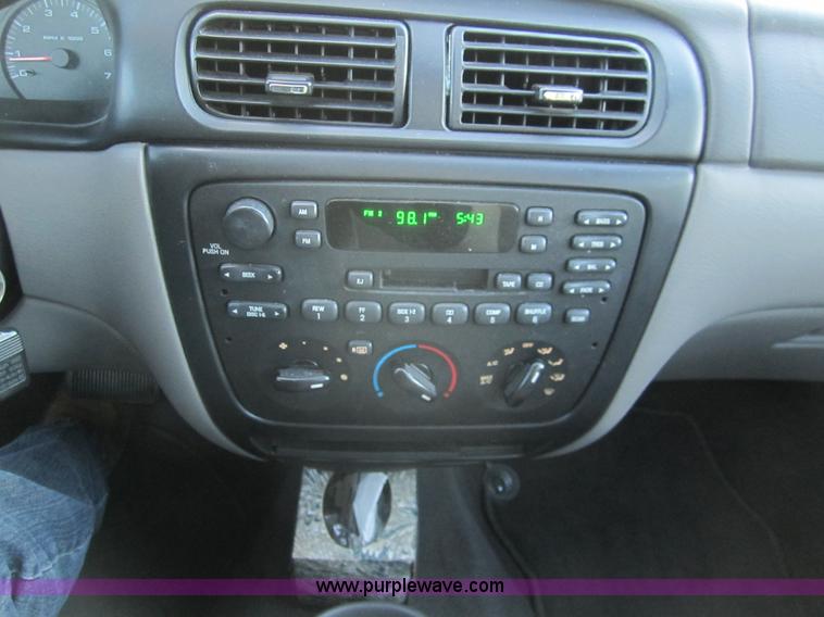 image for item B5593 2000 Ford Taurus SE