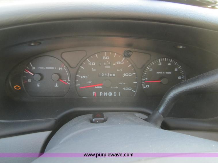 image for item B5593 2000 Ford Taurus SE