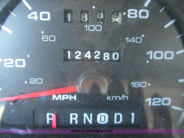 image for item B5593 2000 Ford Taurus SE