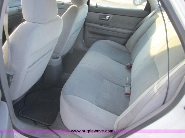 image for item B5593 2000 Ford Taurus SE