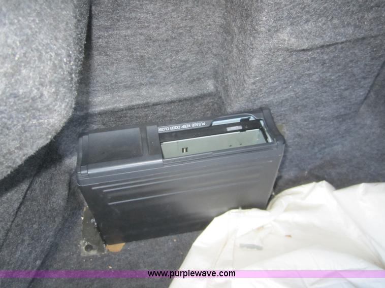 image for item B5593 2000 Ford Taurus SE