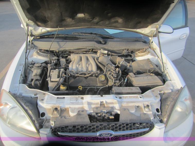 image for item B5593 2000 Ford Taurus SE