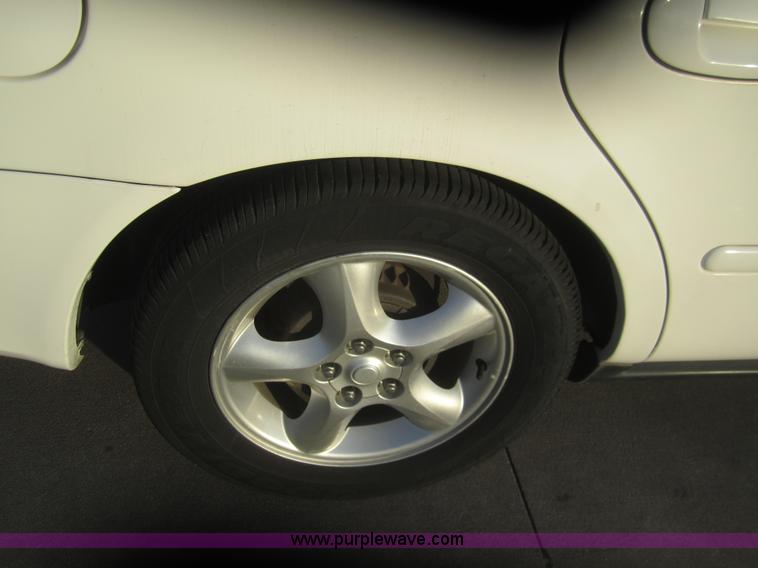image for item B5593 2000 Ford Taurus SE