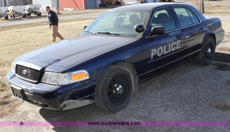 image for item B8777 2006 Ford Crown Victoria Police Interceptor