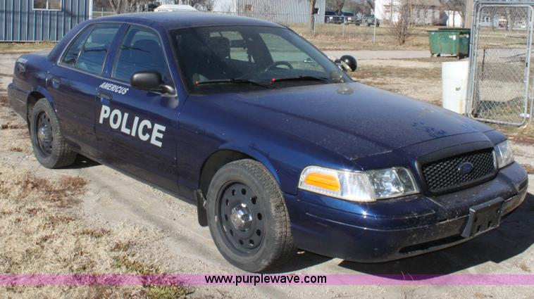 image for item B8777 2006 Ford Crown Victoria Police Interceptor