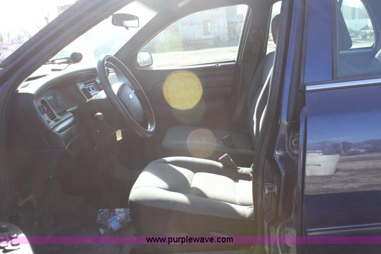 image for item B8777 2006 Ford Crown Victoria Police Interceptor