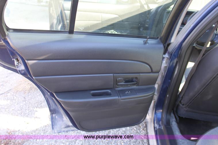 image for item B8777 2006 Ford Crown Victoria Police Interceptor