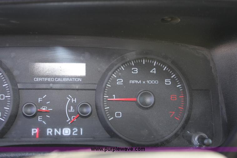 image for item B8777 2006 Ford Crown Victoria Police Interceptor