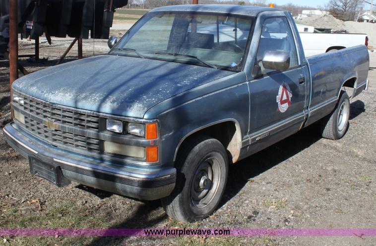 image for item B8778 1988 Chevrolet C1500 pickup truck