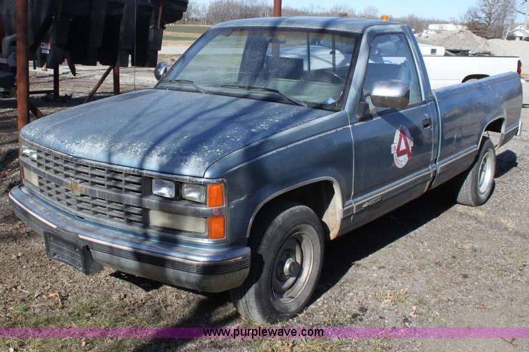 image for item B8778 1988 Chevrolet C1500 pickup truck