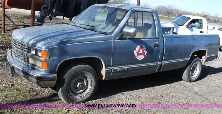 image for item B8778 1988 Chevrolet C1500 pickup truck