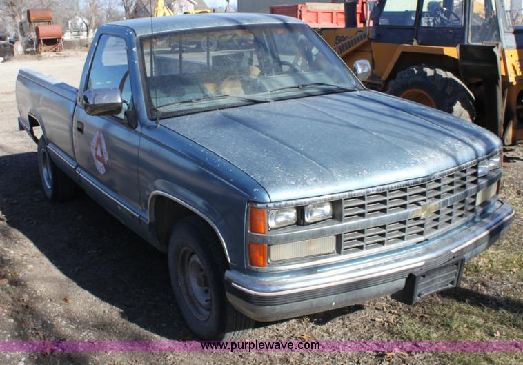 image for item B8778 1988 Chevrolet C1500 pickup truck