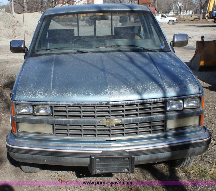 image for item B8778 1988 Chevrolet C1500 pickup truck