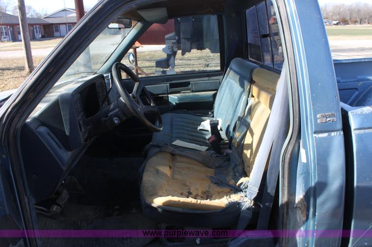 image for item B8778 1988 Chevrolet C1500 pickup truck