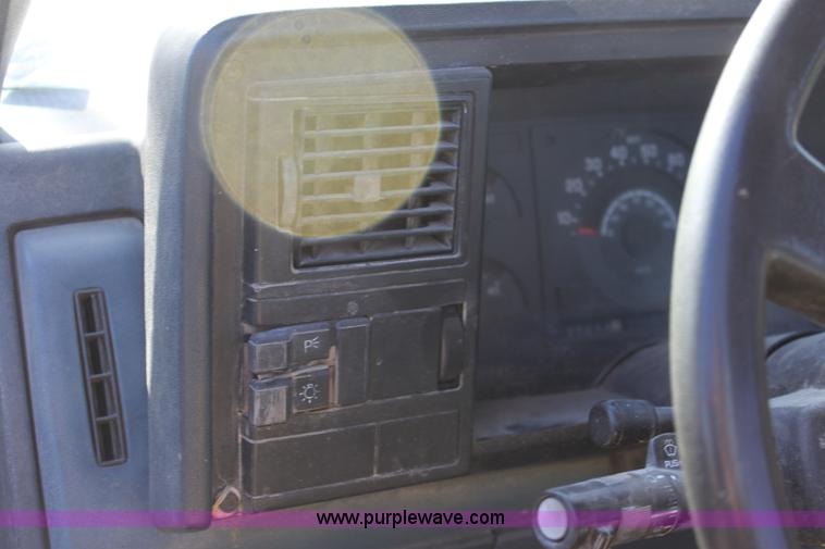 image for item B8778 1988 Chevrolet C1500 pickup truck