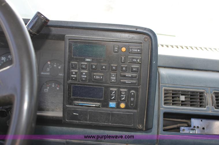 image for item B8778 1988 Chevrolet C1500 pickup truck