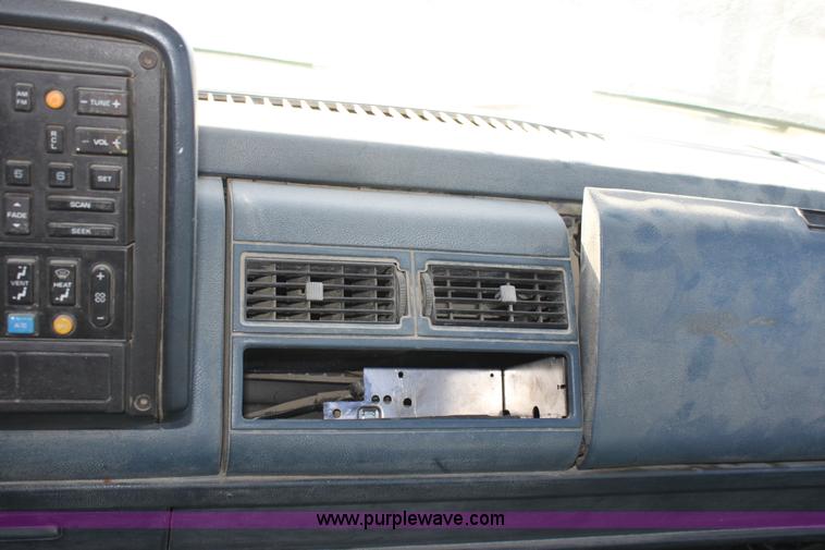 image for item B8778 1988 Chevrolet C1500 pickup truck