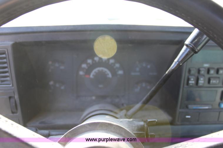 image for item B8778 1988 Chevrolet C1500 pickup truck