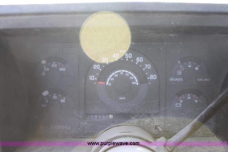 image for item B8778 1988 Chevrolet C1500 pickup truck