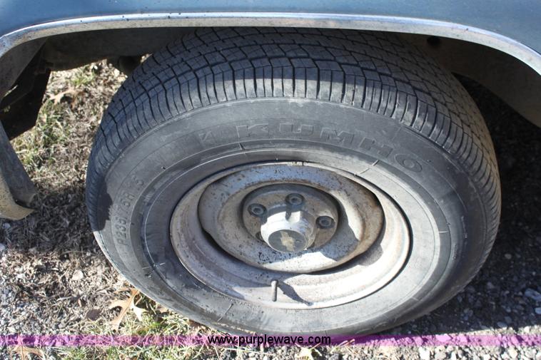 image for item B8778 1988 Chevrolet C1500 pickup truck