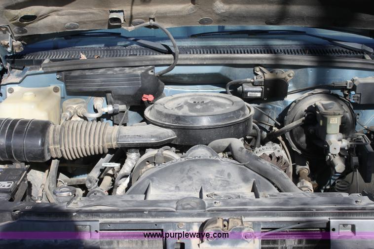 image for item B8778 1988 Chevrolet C1500 pickup truck