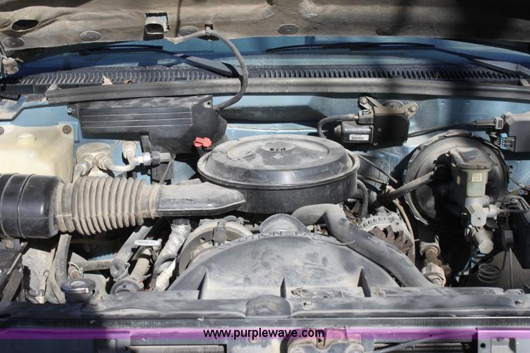 image for item B8778 1988 Chevrolet C1500 pickup truck