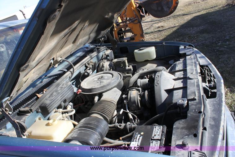 image for item B8778 1988 Chevrolet C1500 pickup truck