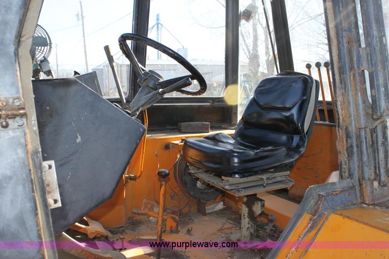 image for item B8779 1977 Case 580C-CK backhoe