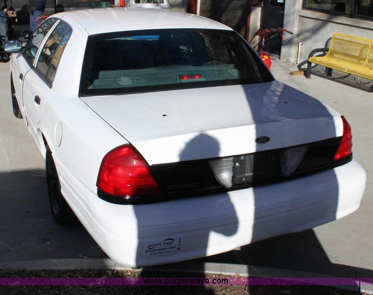 image for item B8820 2001 Ford Crown Victoria Police Interceptor