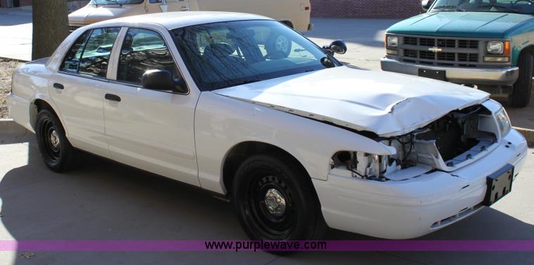 image for item B8820 2001 Ford Crown Victoria Police Interceptor