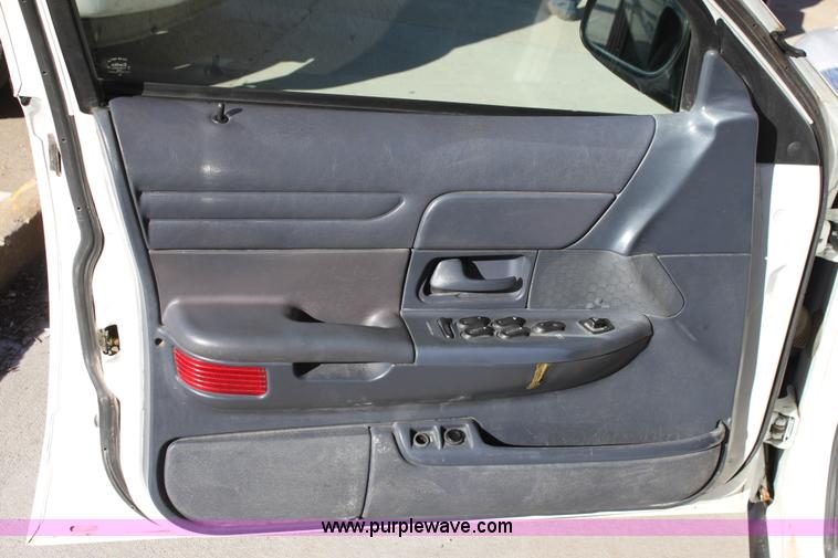 image for item B8820 2001 Ford Crown Victoria Police Interceptor