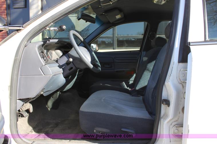 image for item B8820 2001 Ford Crown Victoria Police Interceptor