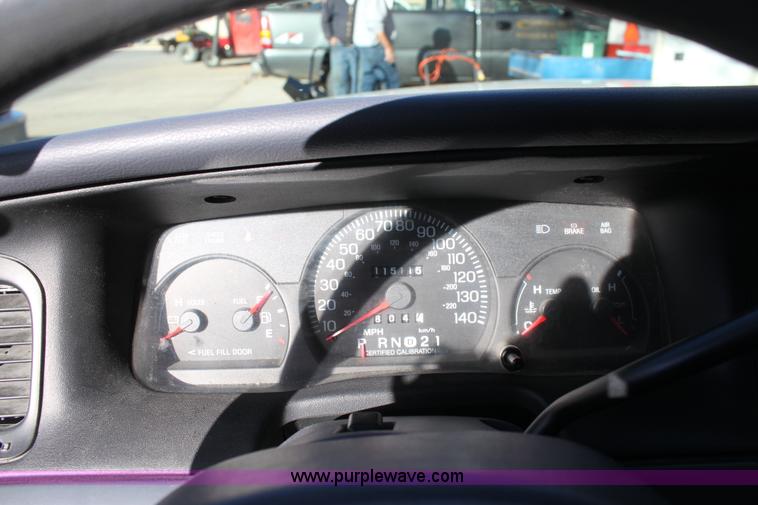 image for item B8820 2001 Ford Crown Victoria Police Interceptor