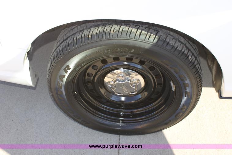 image for item B8820 2001 Ford Crown Victoria Police Interceptor