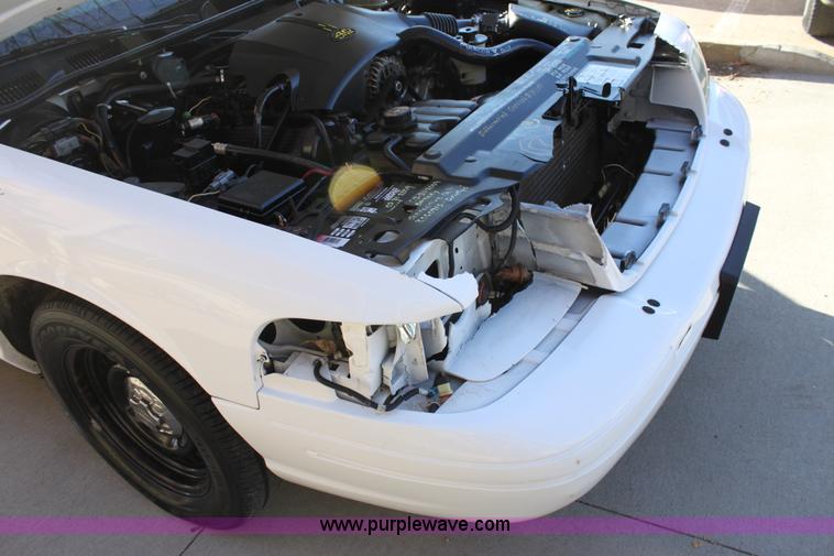image for item B8820 2001 Ford Crown Victoria Police Interceptor