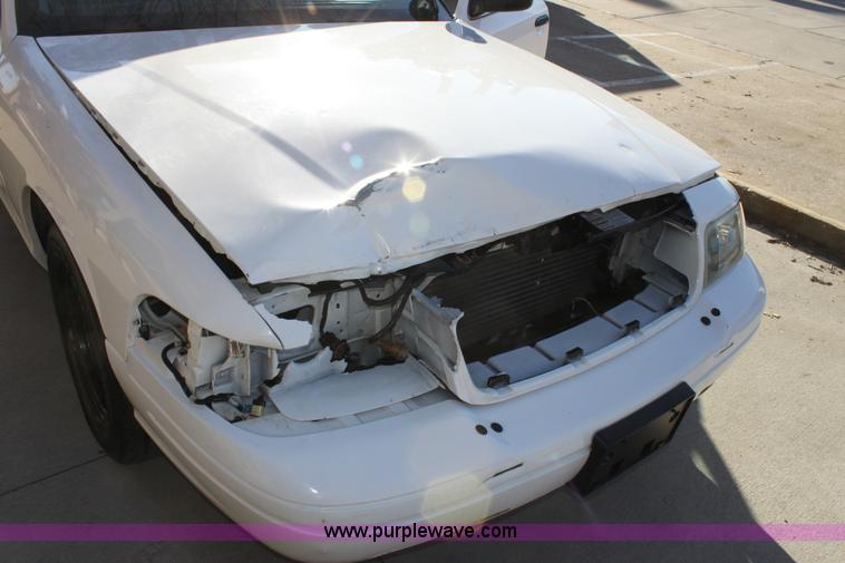 image for item B8820 2001 Ford Crown Victoria Police Interceptor