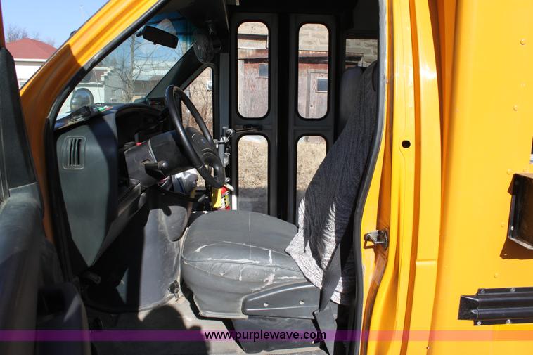 image for item B8840 1994 Ford E350 Collins school bus