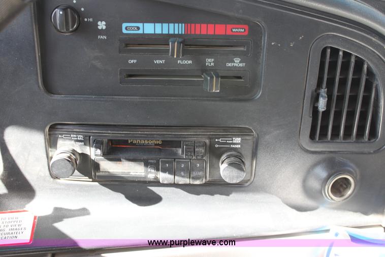 image for item B8840 1994 Ford E350 Collins school bus