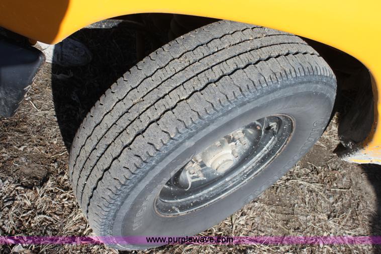 image for item B8840 1994 Ford E350 Collins school bus