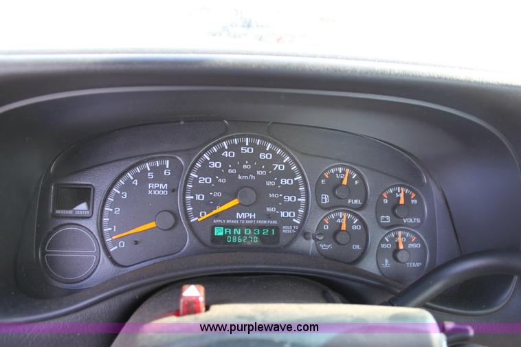 image for item B8843 2001 Chevrolet Silverado 1500 pickup truck