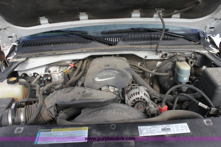 image for item B8843 2001 Chevrolet Silverado 1500 pickup truck