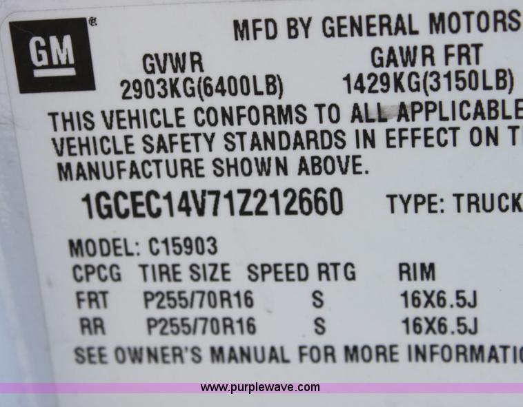 image for item B8843 2001 Chevrolet Silverado 1500 pickup truck