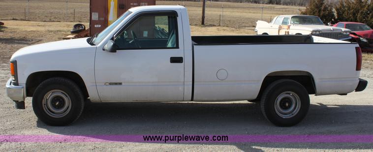 image for item B8844 1997 Chevrolet 1500 W/T pickup truck