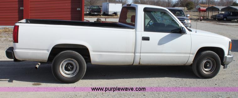 image for item B8844 1997 Chevrolet 1500 W/T pickup truck